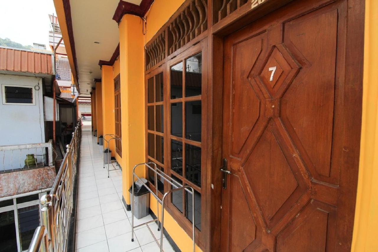 Reddoorz Near Sarangan Lake Magetan Екстер'єр фото