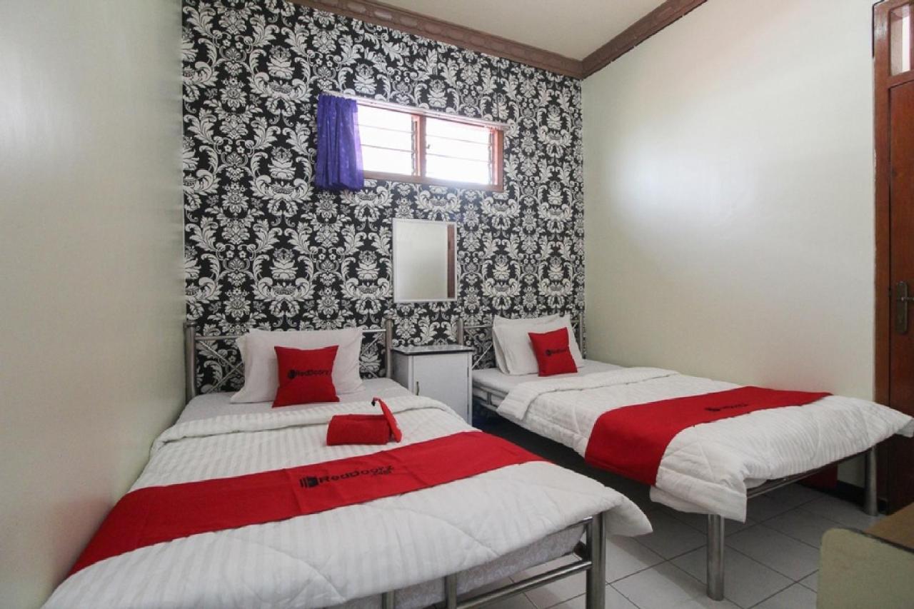 Reddoorz Near Sarangan Lake Magetan Екстер'єр фото