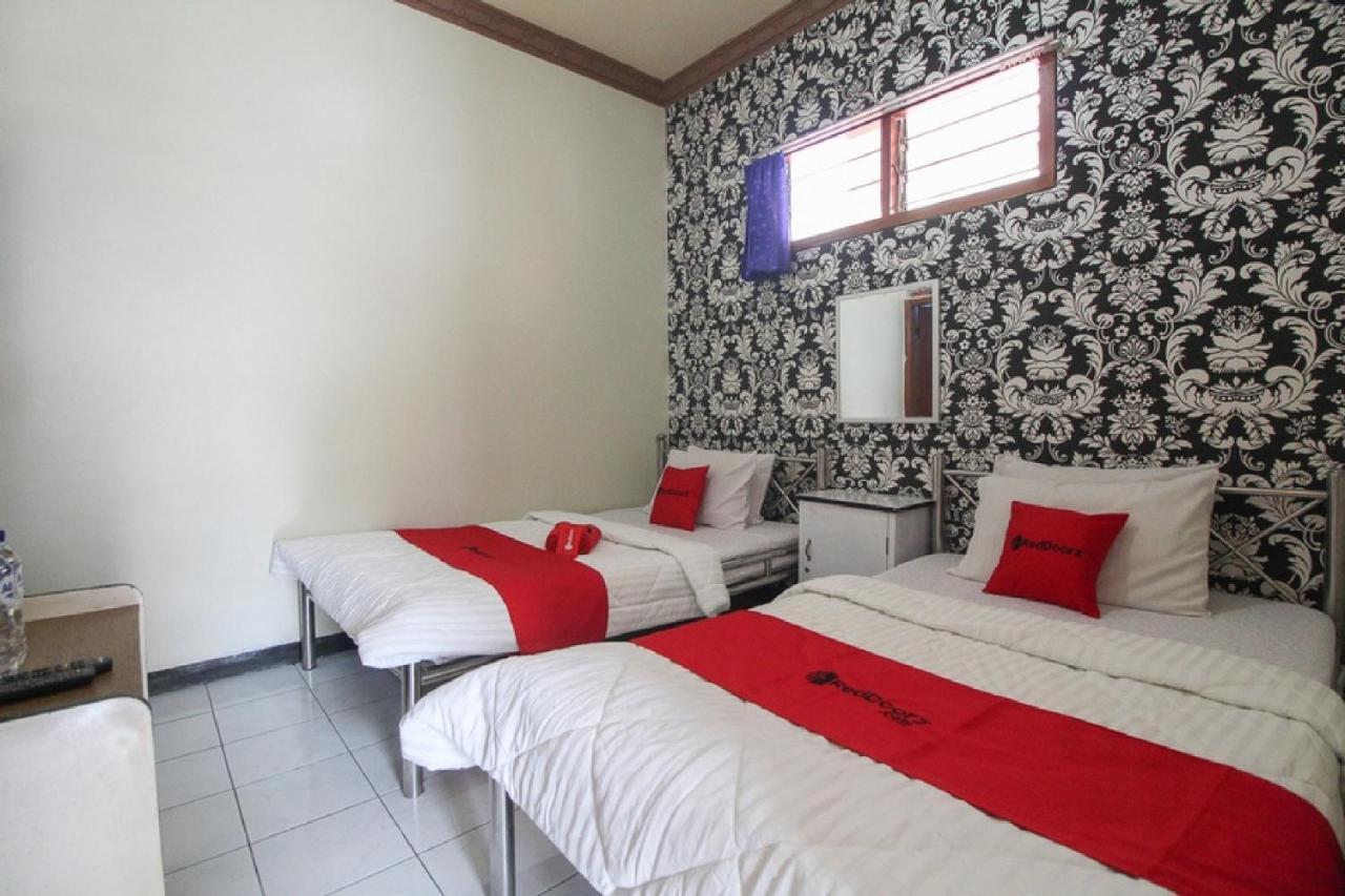 Reddoorz Near Sarangan Lake Magetan Екстер'єр фото